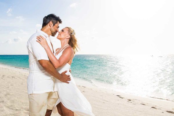 Reality TV stars renew vows in Aruba