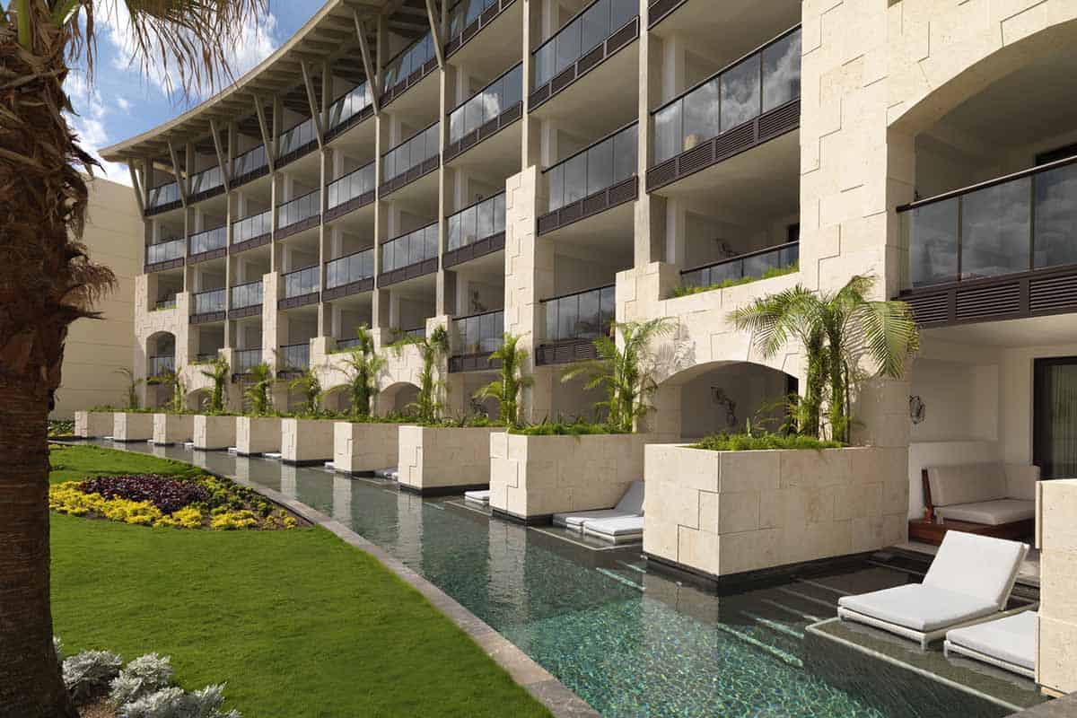 Unico Hotel Riviera Maya Swim up pools side view